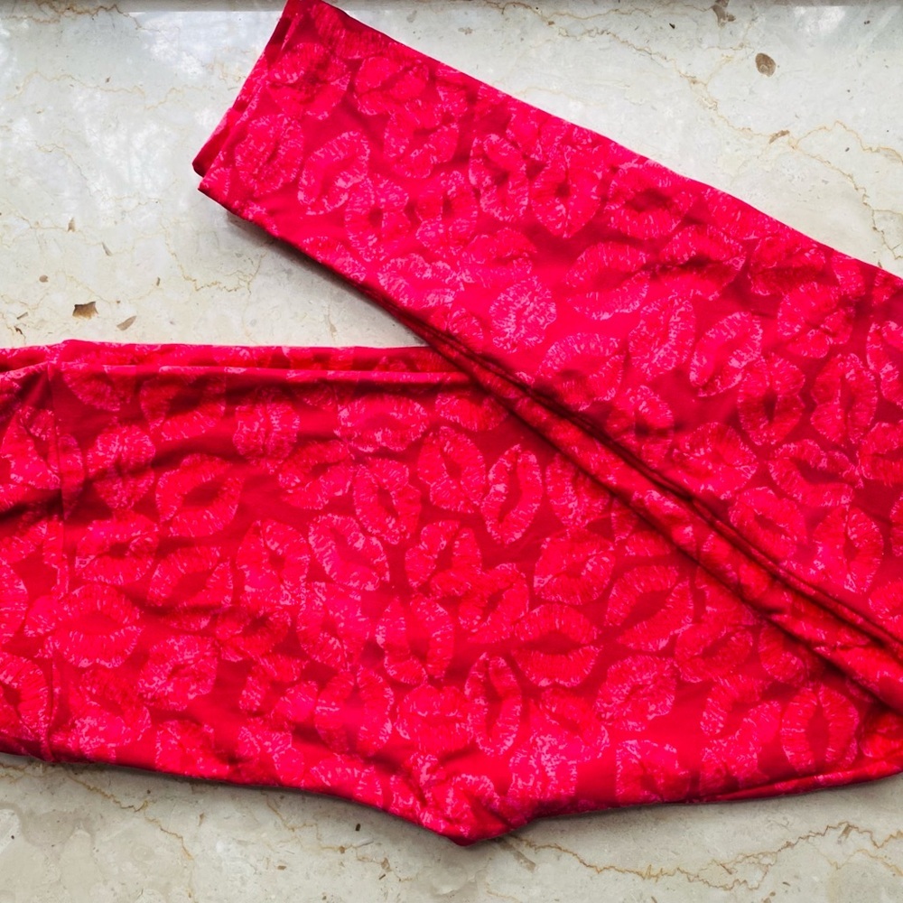 LuLaRoe 💋Red Lip Print💋 Leggings Valentine's Day